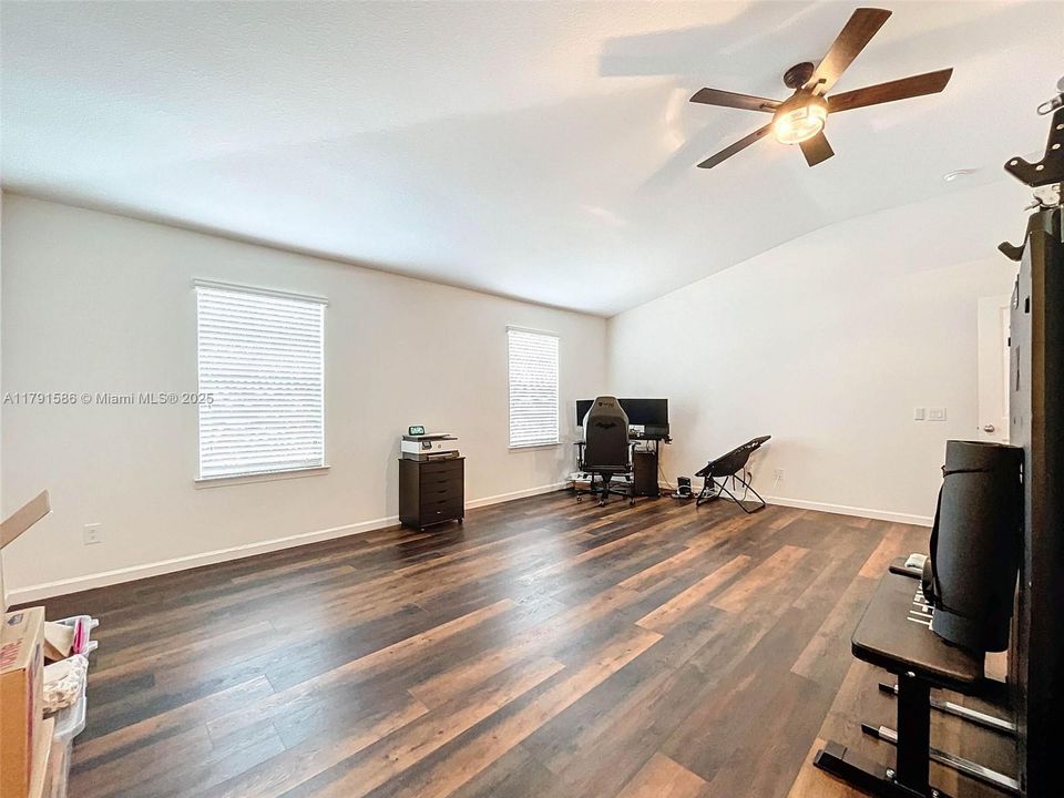 待售: $595,000 (5 贝兹, 3 浴室, 3509 平方英尺)