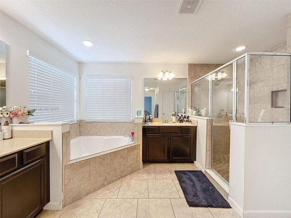 待售: $595,000 (5 贝兹, 3 浴室, 3509 平方英尺)