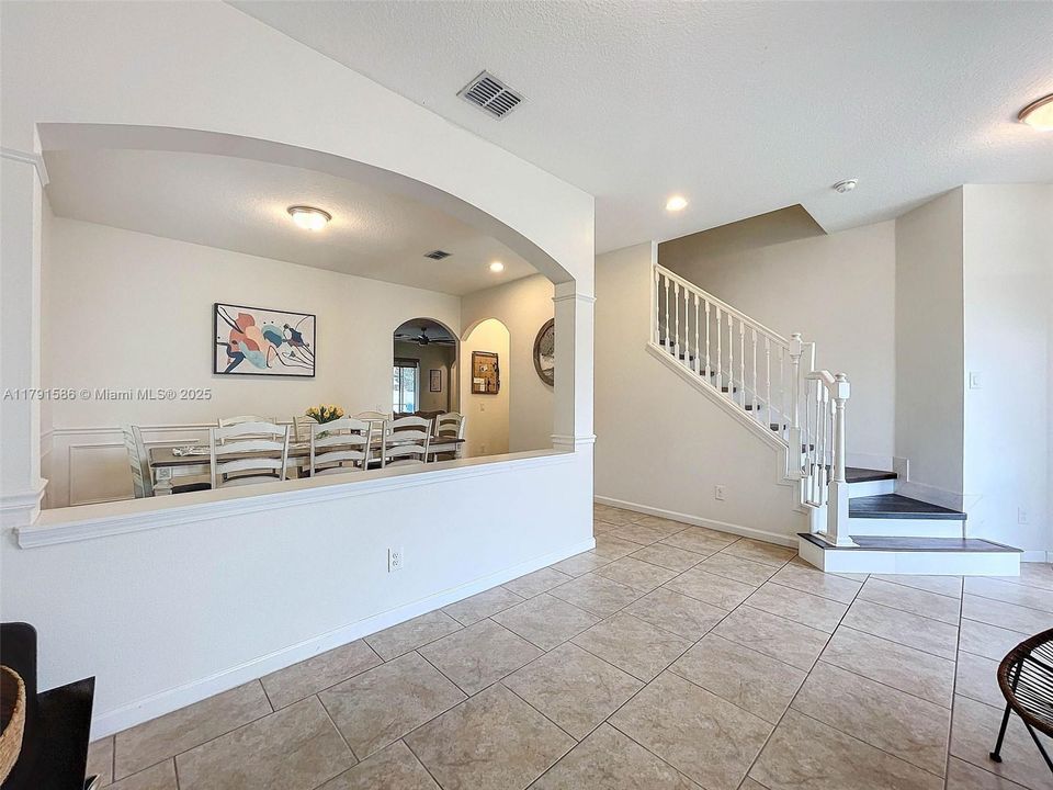 待售: $595,000 (5 贝兹, 3 浴室, 3509 平方英尺)