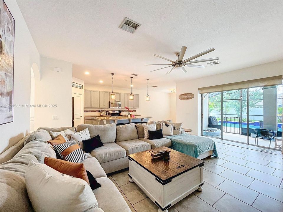 待售: $595,000 (5 贝兹, 3 浴室, 3509 平方英尺)