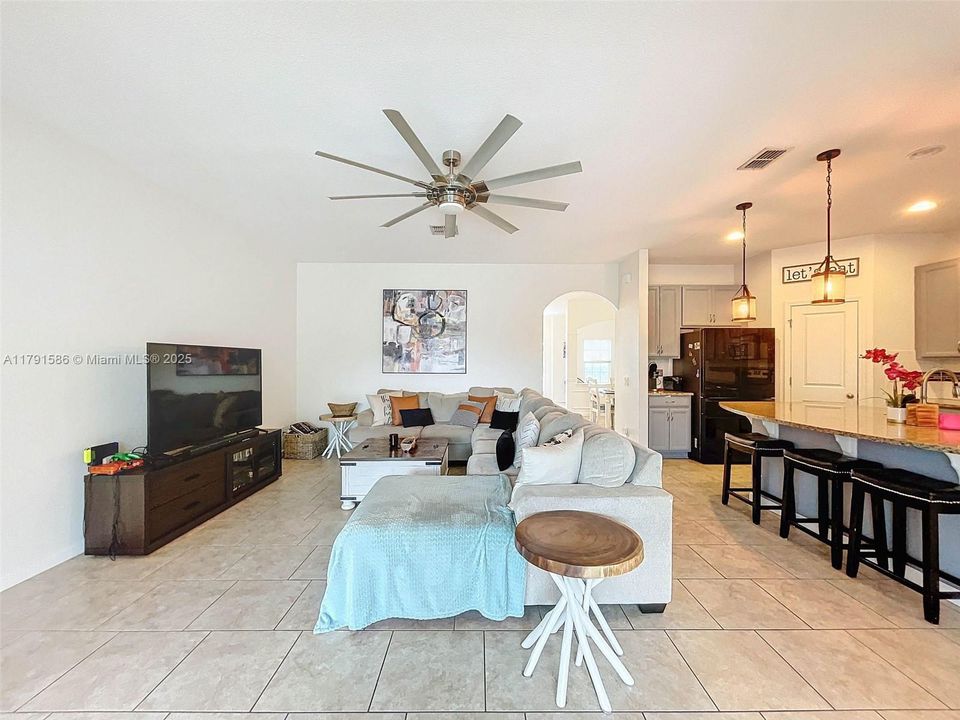 待售: $595,000 (5 贝兹, 3 浴室, 3509 平方英尺)