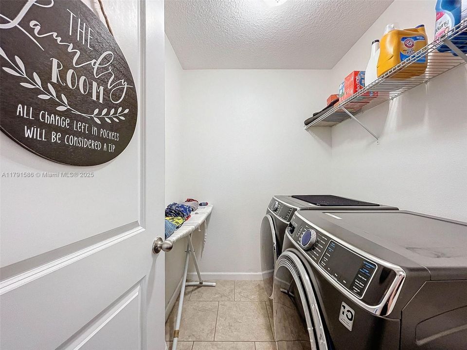 待售: $595,000 (5 贝兹, 3 浴室, 3509 平方英尺)