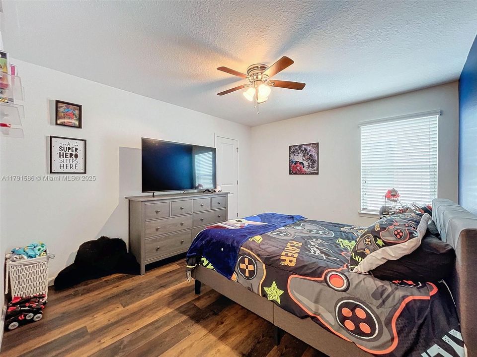 待售: $595,000 (5 贝兹, 3 浴室, 3509 平方英尺)