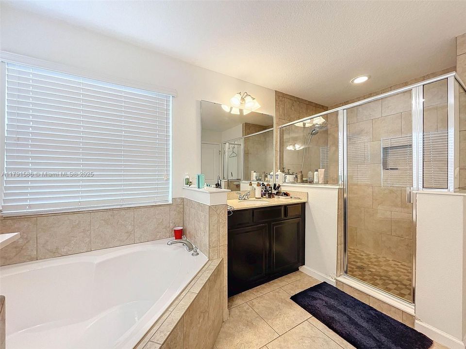 待售: $595,000 (5 贝兹, 3 浴室, 3509 平方英尺)