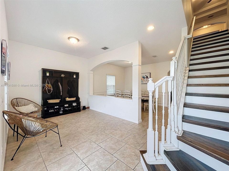 待售: $595,000 (5 贝兹, 3 浴室, 3509 平方英尺)