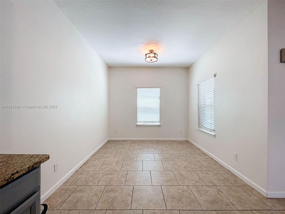 待售: $595,000 (5 贝兹, 3 浴室, 3509 平方英尺)