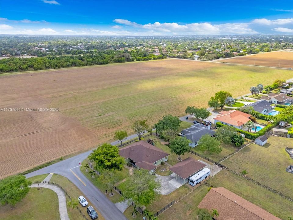 En Venta: $955,999 (4 camas, 3 baños, 3067 Pies cuadrados)