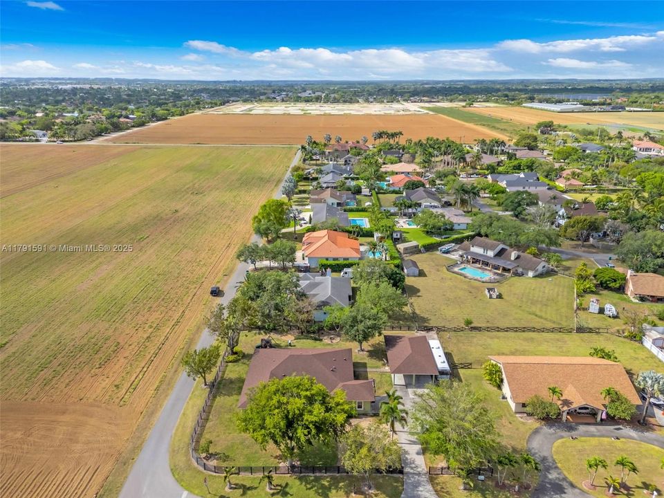 En Venta: $955,999 (4 camas, 3 baños, 3067 Pies cuadrados)