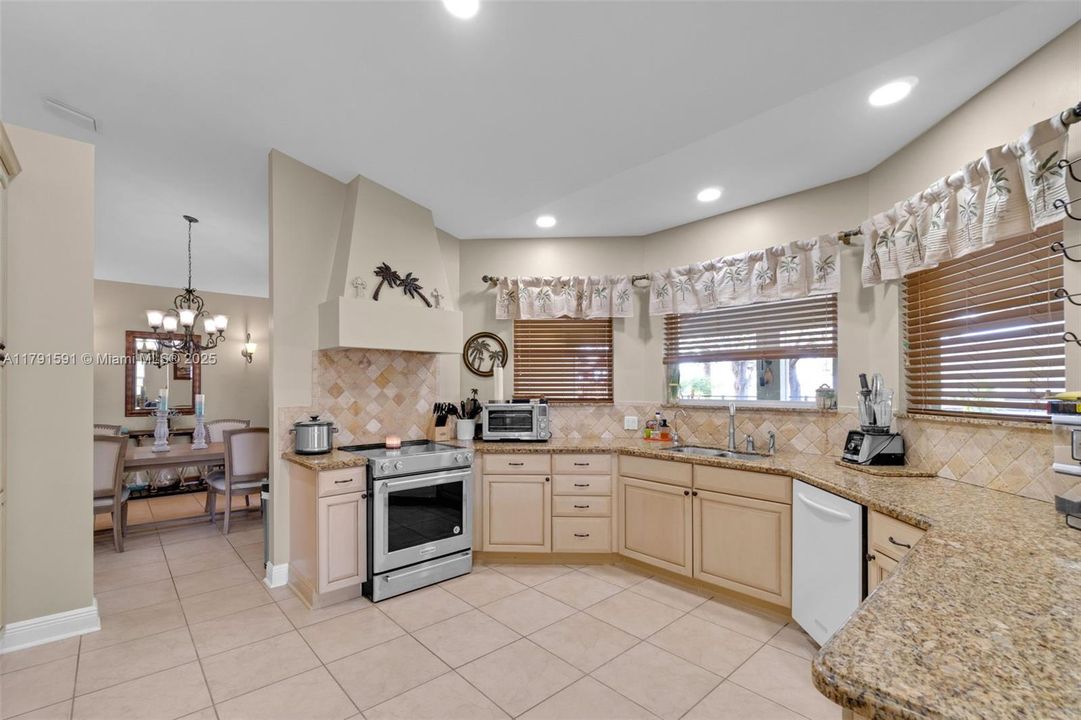 En Venta: $955,999 (4 camas, 3 baños, 3067 Pies cuadrados)