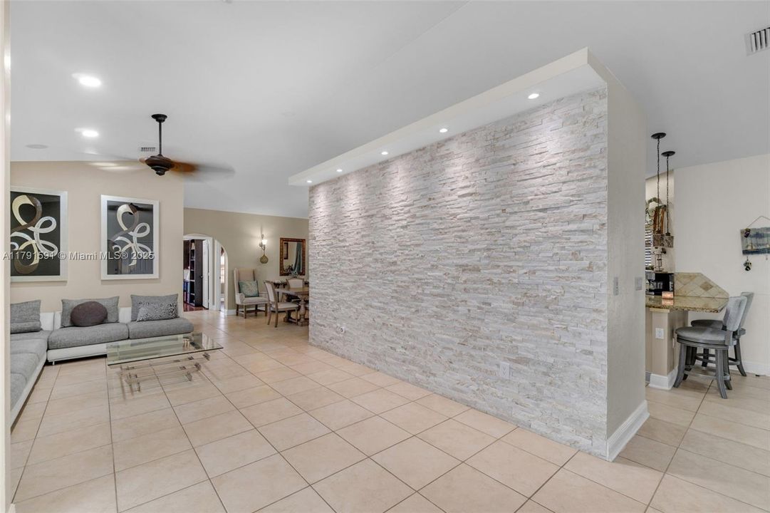 En Venta: $955,999 (4 camas, 3 baños, 3067 Pies cuadrados)