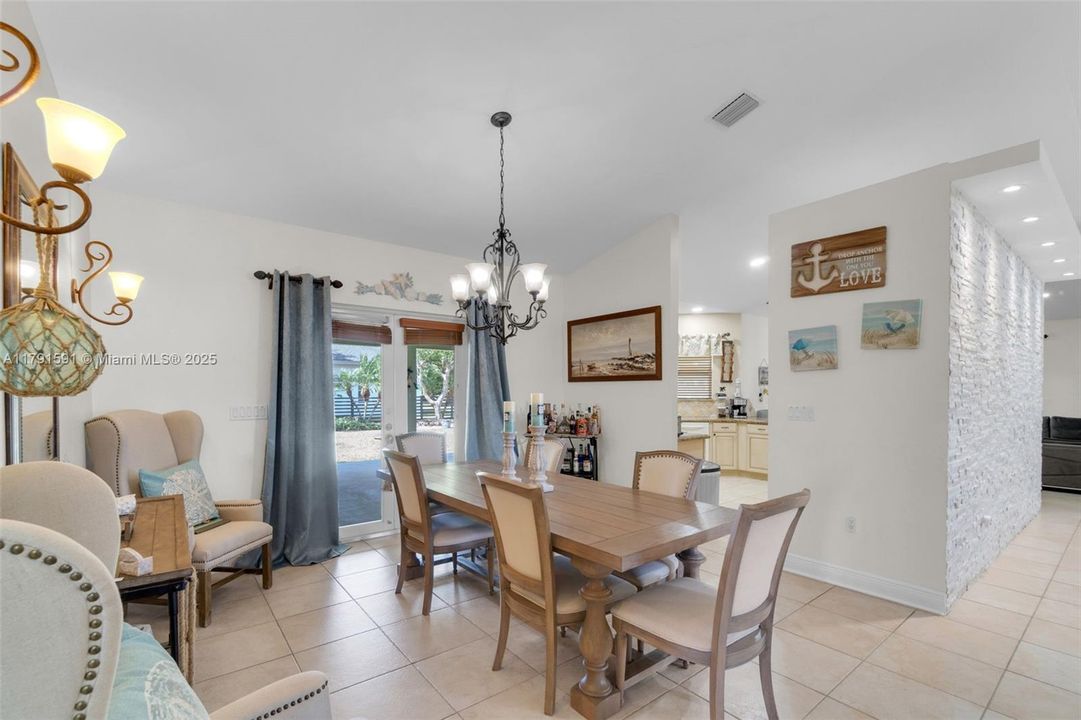 En Venta: $955,999 (4 camas, 3 baños, 3067 Pies cuadrados)