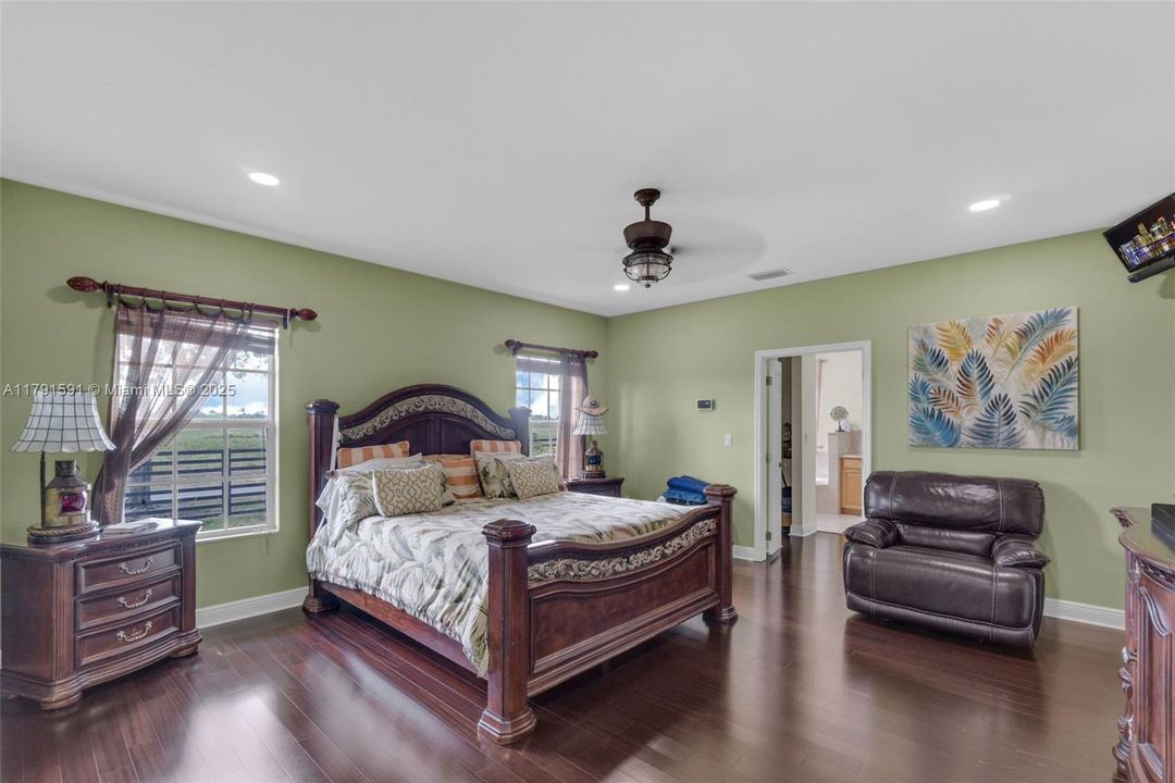 En Venta: $955,999 (4 camas, 3 baños, 3067 Pies cuadrados)