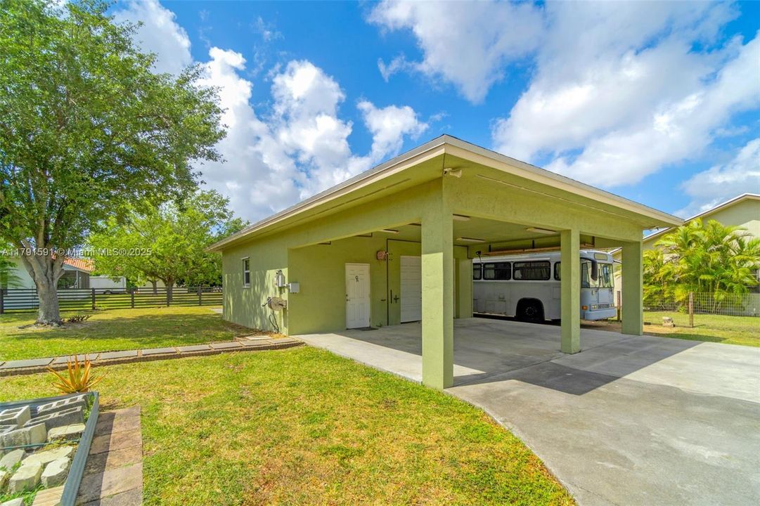 En Venta: $955,999 (4 camas, 3 baños, 3067 Pies cuadrados)