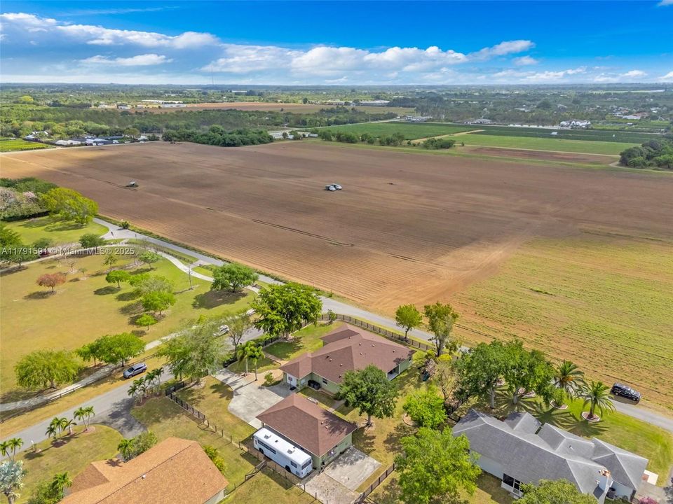 En Venta: $955,999 (4 camas, 3 baños, 3067 Pies cuadrados)