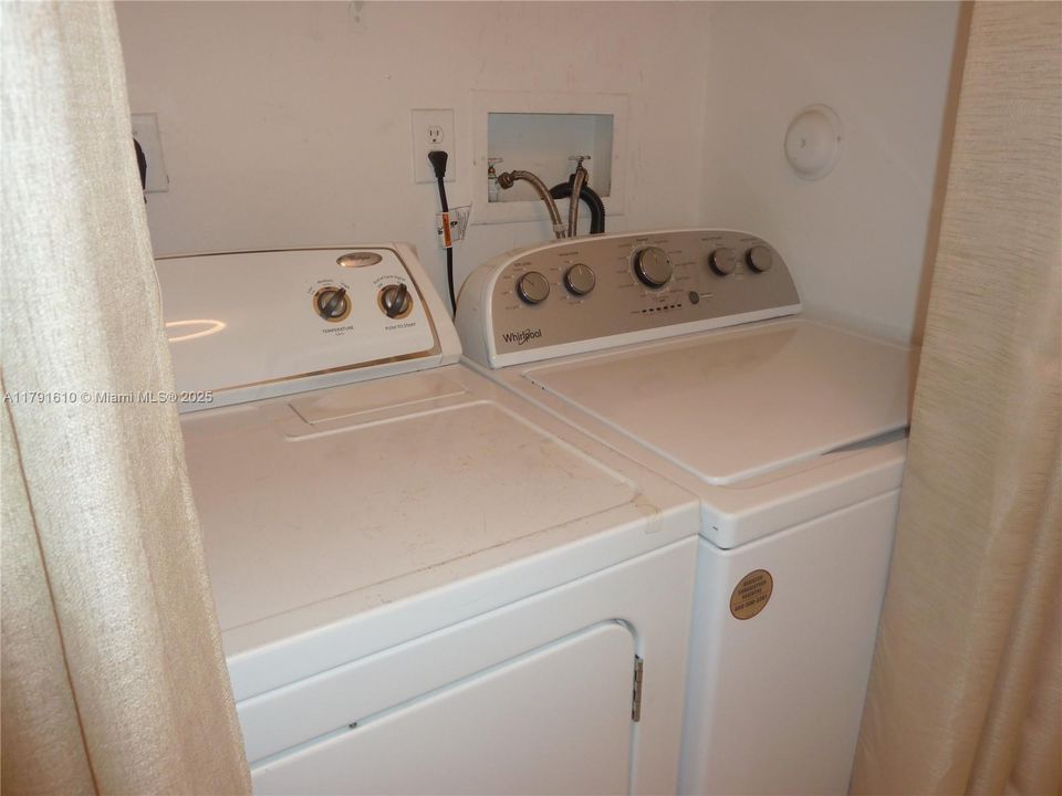 Недавно продано: $455,000 (3 спален, 2 ванн, 1263 Квадратных фут)