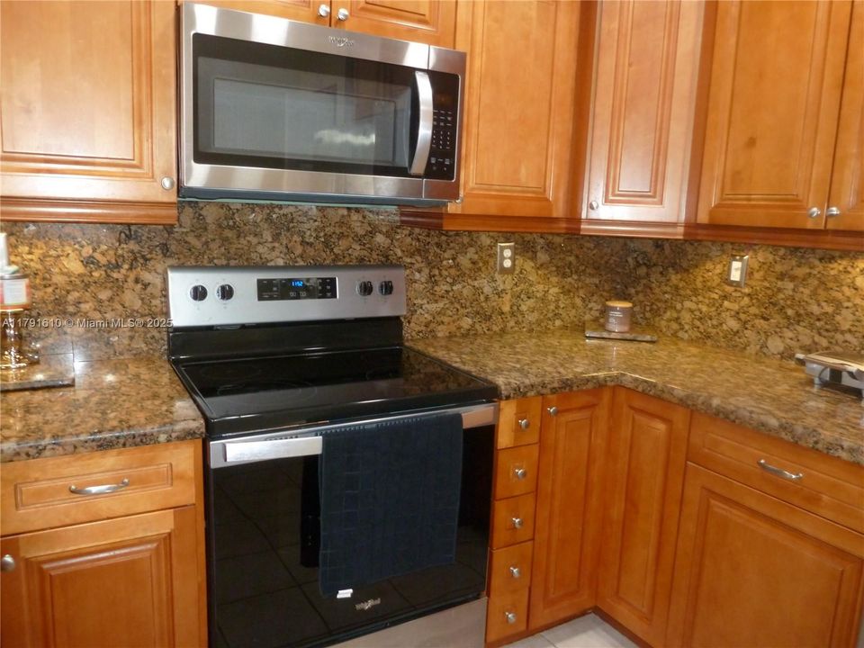 Недавно продано: $455,000 (3 спален, 2 ванн, 1263 Квадратных фут)