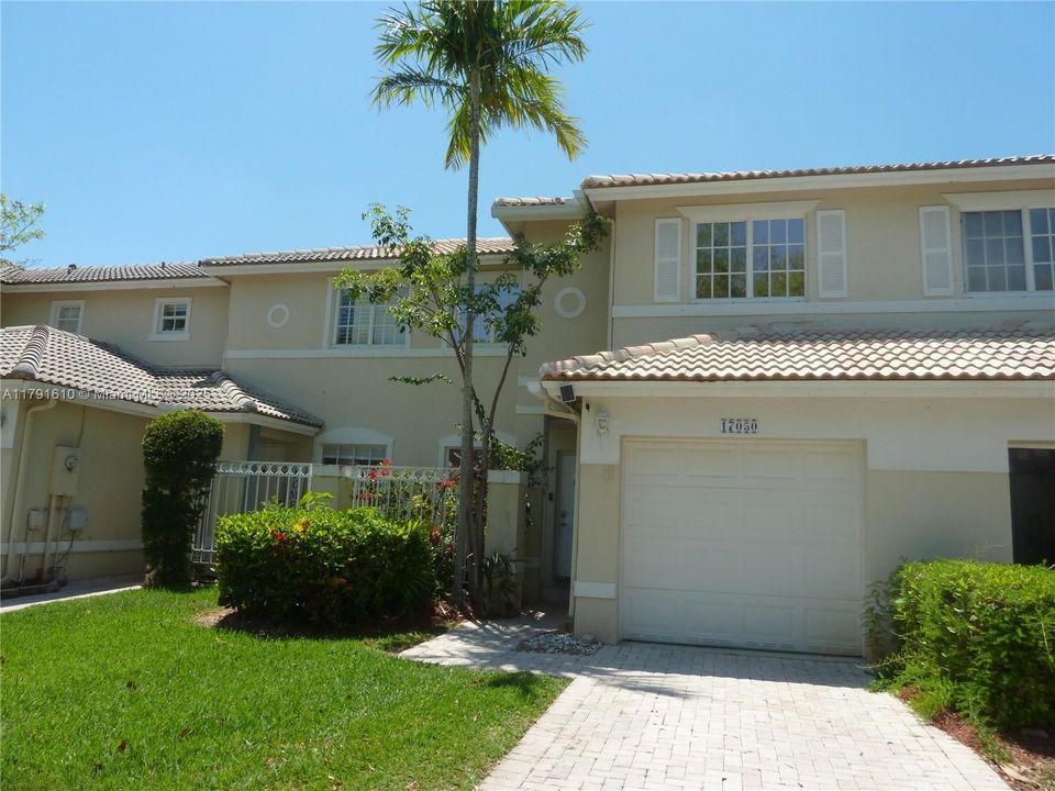 Недавно продано: $455,000 (3 спален, 2 ванн, 1263 Квадратных фут)