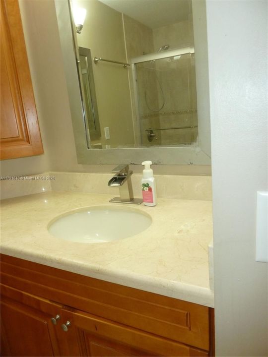 Недавно продано: $455,000 (3 спален, 2 ванн, 1263 Квадратных фут)