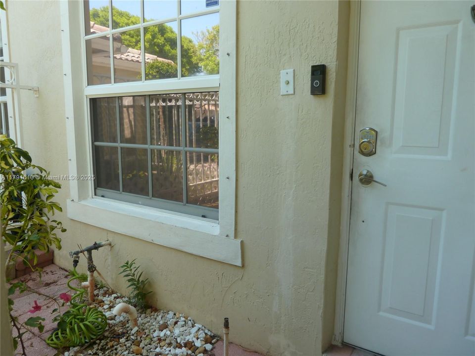 Недавно продано: $455,000 (3 спален, 2 ванн, 1263 Квадратных фут)