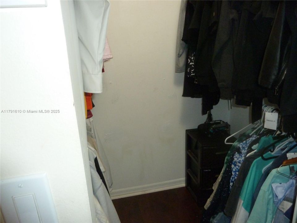 MASTER WALK IN CLOSET