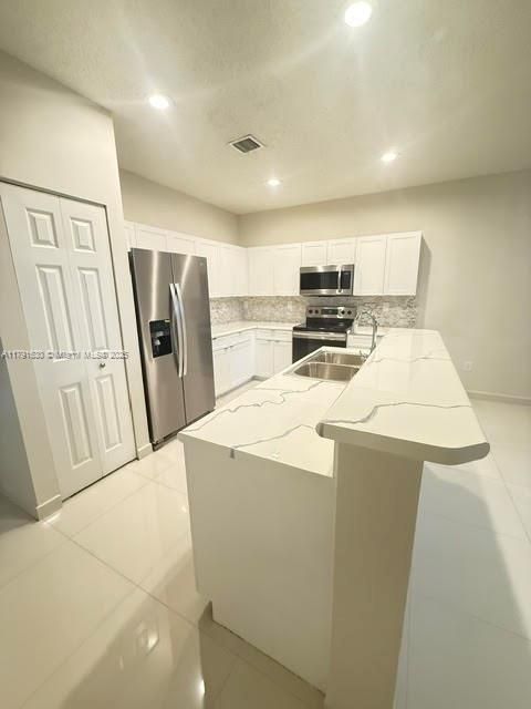 Vendido Recientemente: $345,000 (3 camas, 2 baños, 1584 Pies cuadrados)