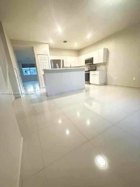 Vendido Recientemente: $345,000 (3 camas, 2 baños, 1584 Pies cuadrados)