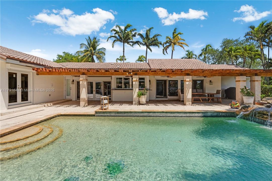 For Sale: $1,990,000 (4 beds, 4 baths, 2981 Square Feet)