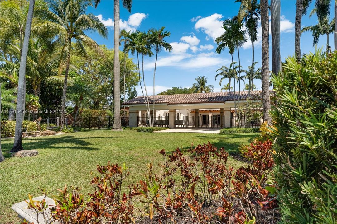 For Sale: $1,990,000 (4 beds, 4 baths, 2981 Square Feet)