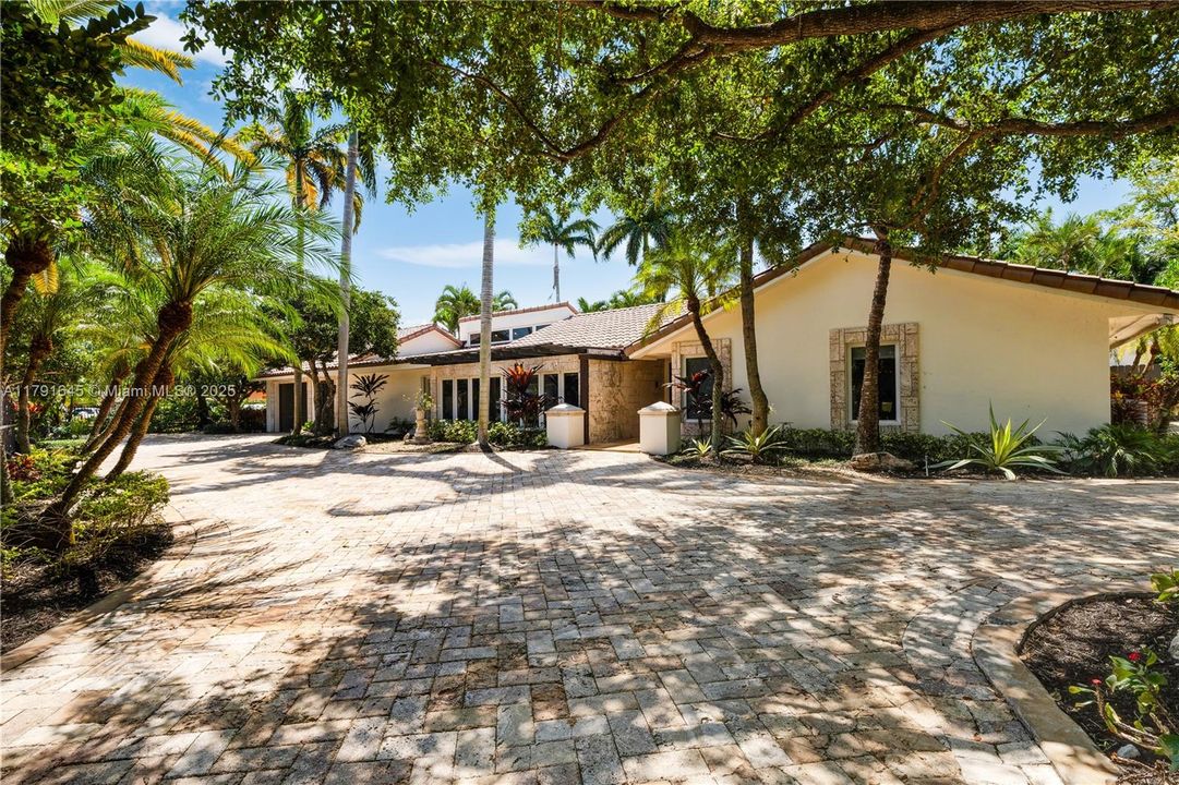 For Sale: $1,990,000 (4 beds, 4 baths, 2981 Square Feet)