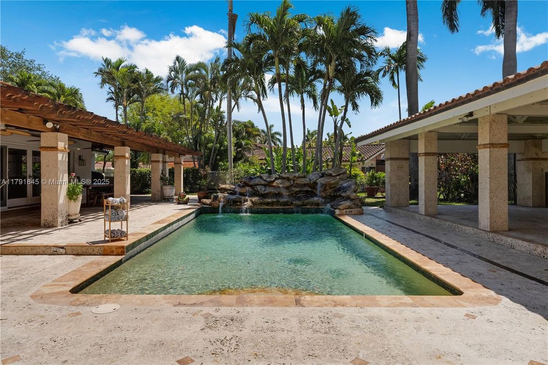 For Sale: $1,990,000 (4 beds, 4 baths, 2981 Square Feet)