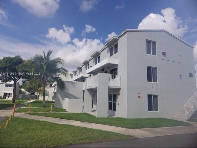 For Sale: $299,800 (3 beds, 1 baths, 1026 Square Feet)