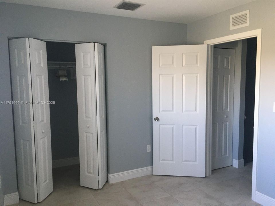 For Sale: $299,800 (3 beds, 1 baths, 1026 Square Feet)