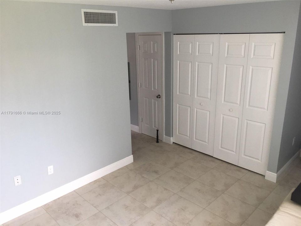 For Sale: $299,800 (3 beds, 1 baths, 1026 Square Feet)