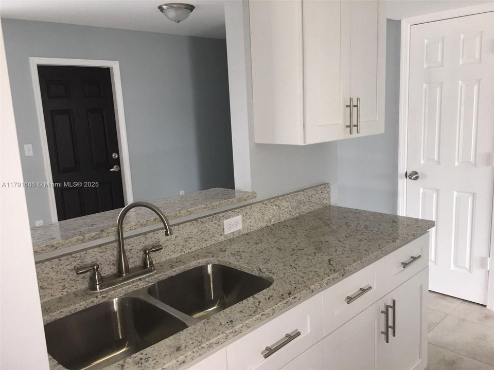 For Sale: $299,800 (3 beds, 1 baths, 1026 Square Feet)