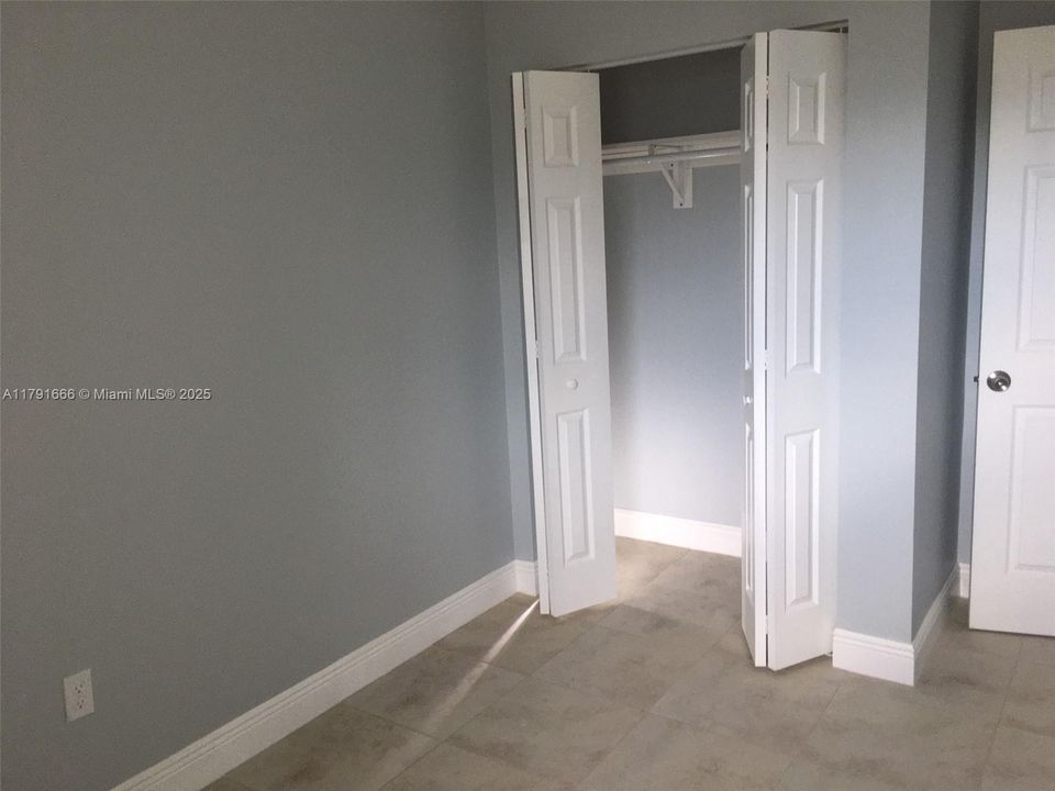 For Sale: $299,800 (3 beds, 1 baths, 1026 Square Feet)