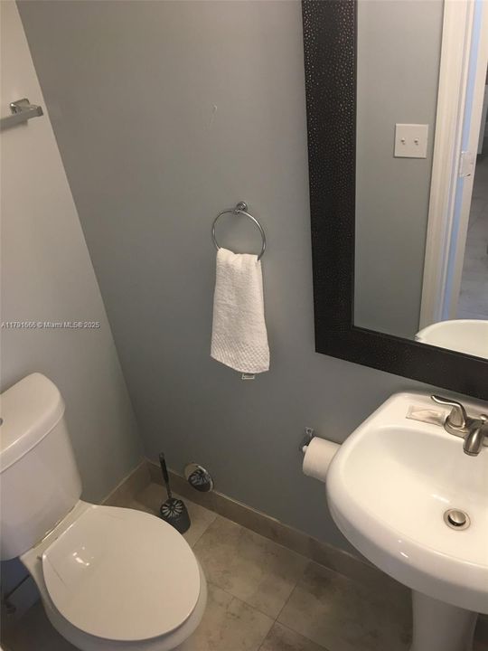 For Sale: $299,800 (3 beds, 1 baths, 1026 Square Feet)