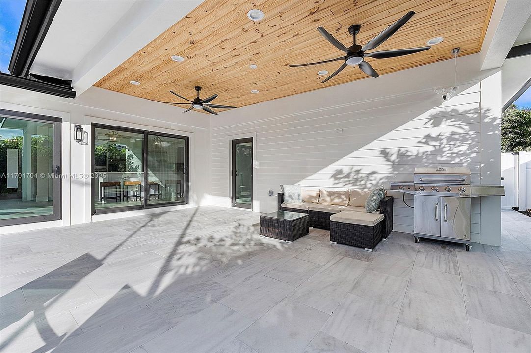 For Rent: $30,000 (3 beds, 2 baths, 2020 Square Feet)