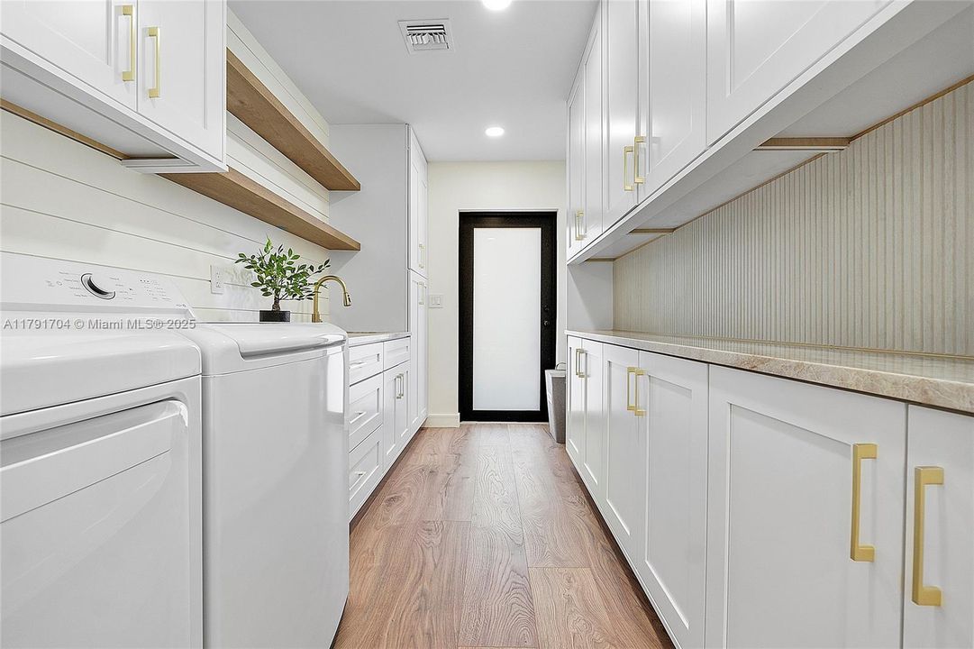 For Rent: $30,000 (3 beds, 2 baths, 2020 Square Feet)