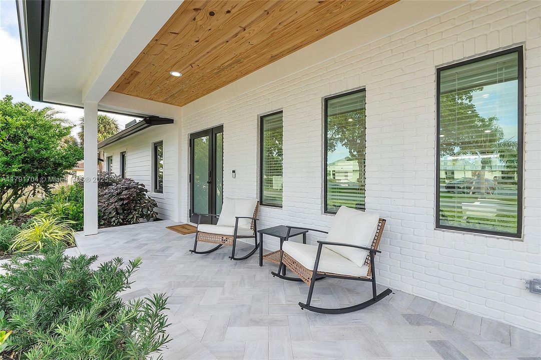 For Rent: $30,000 (3 beds, 2 baths, 2020 Square Feet)