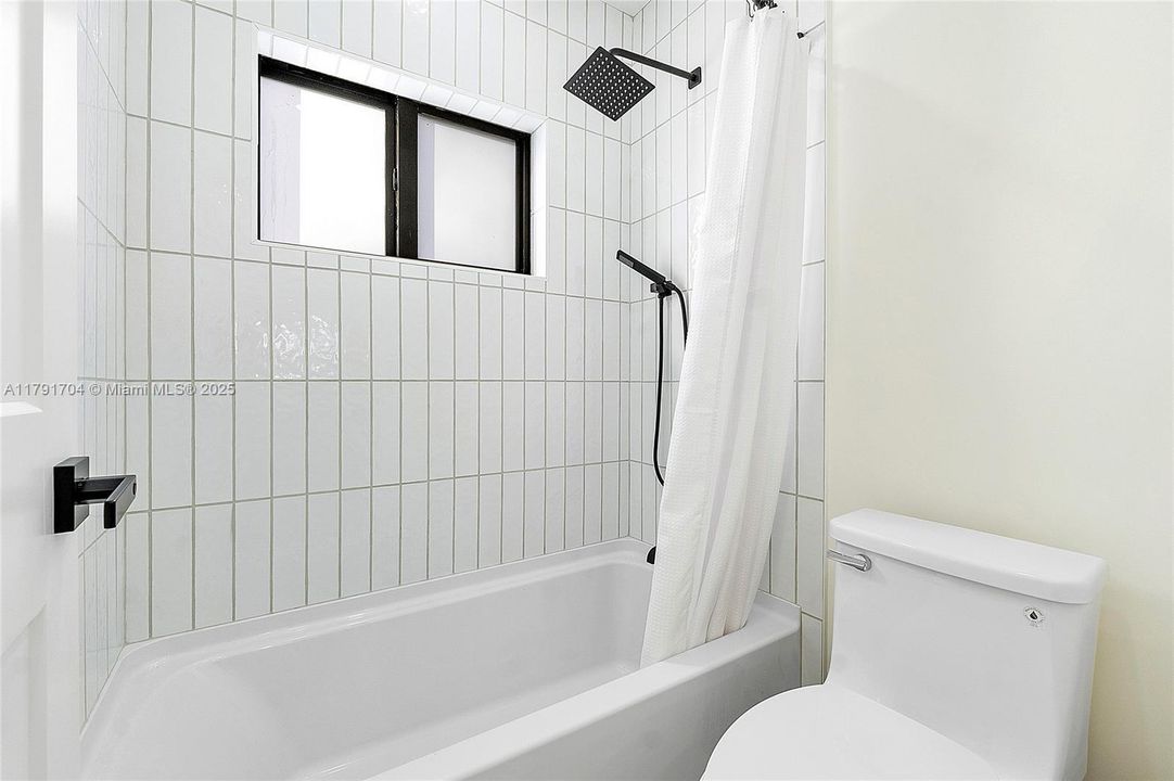 For Rent: $30,000 (3 beds, 2 baths, 2020 Square Feet)