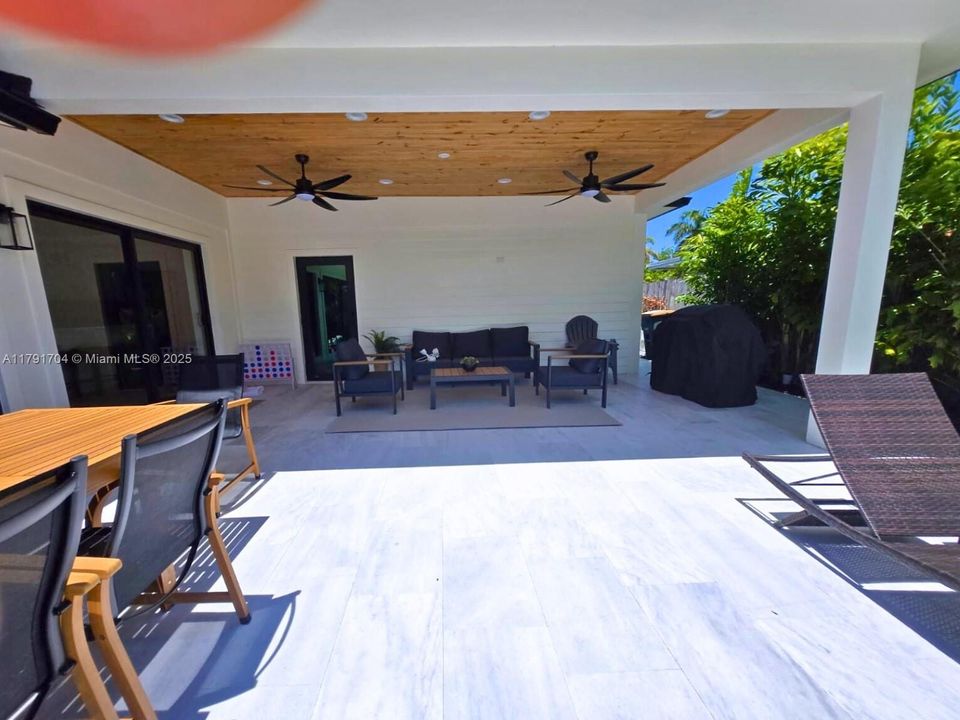 For Rent: $30,000 (3 beds, 2 baths, 2020 Square Feet)