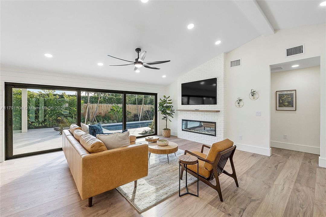 For Rent: $30,000 (3 beds, 2 baths, 2020 Square Feet)