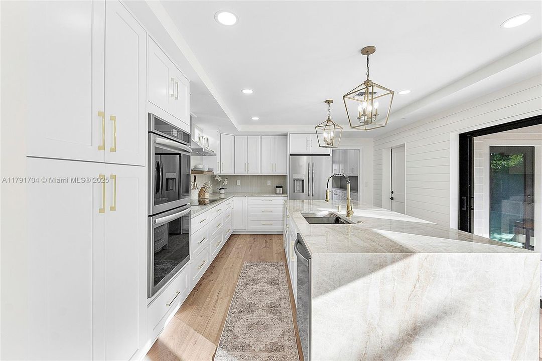 For Rent: $30,000 (3 beds, 2 baths, 2020 Square Feet)