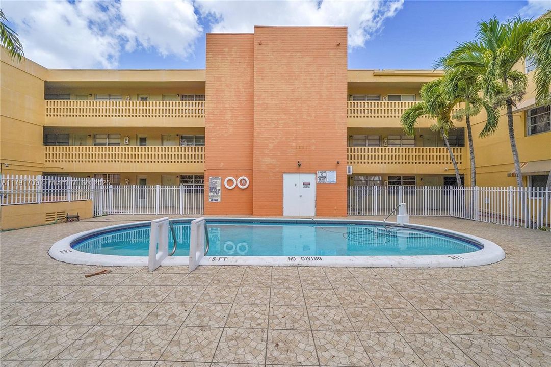 For Sale: $191,000 (1 beds, 1 baths, 680 Square Feet)