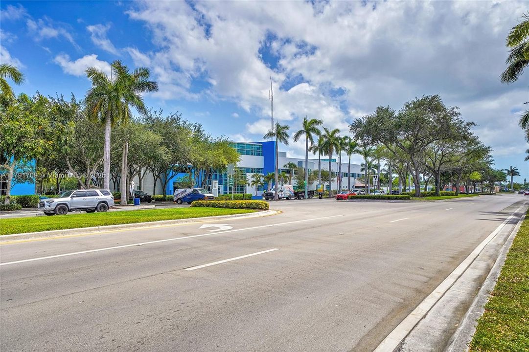 For Sale: $191,000 (1 beds, 1 baths, 680 Square Feet)