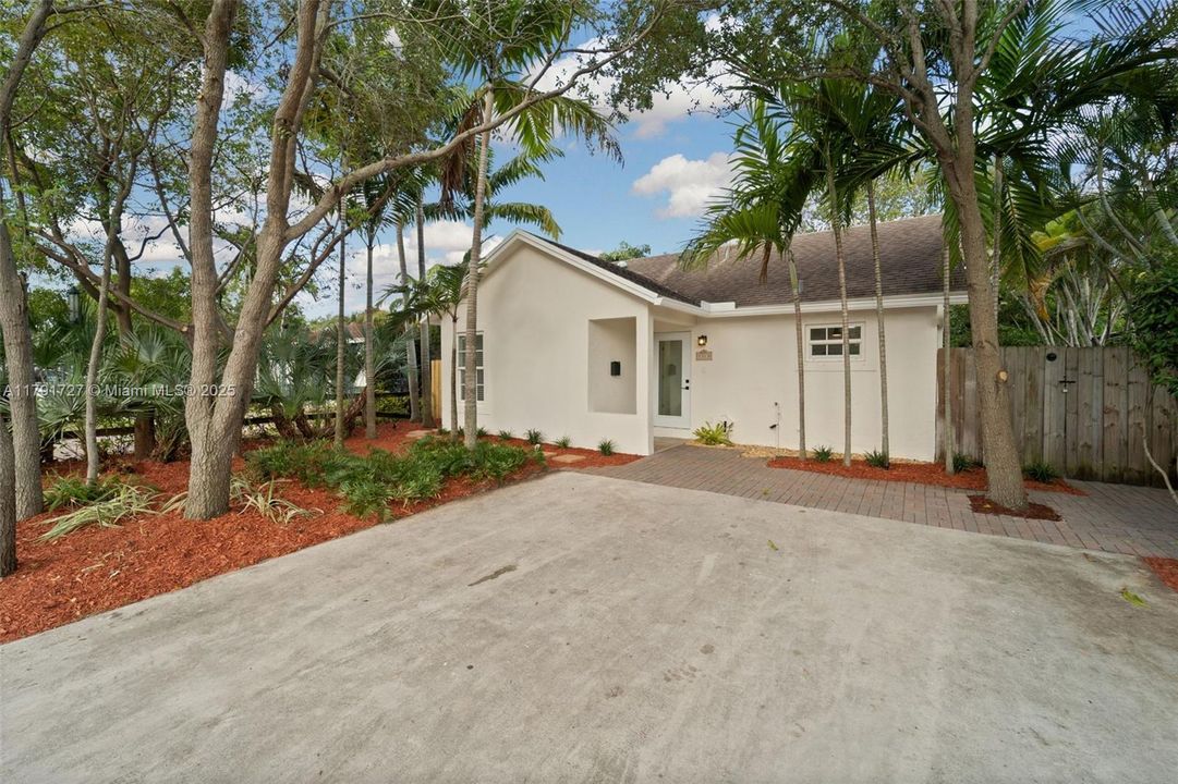 Recently Sold: $499,000 (3 beds, 2 baths, 991 Square Feet)