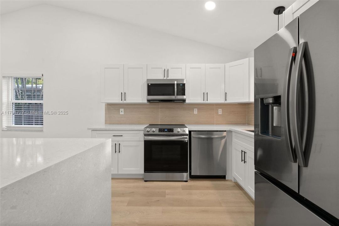 Recently Sold: $499,000 (3 beds, 2 baths, 991 Square Feet)