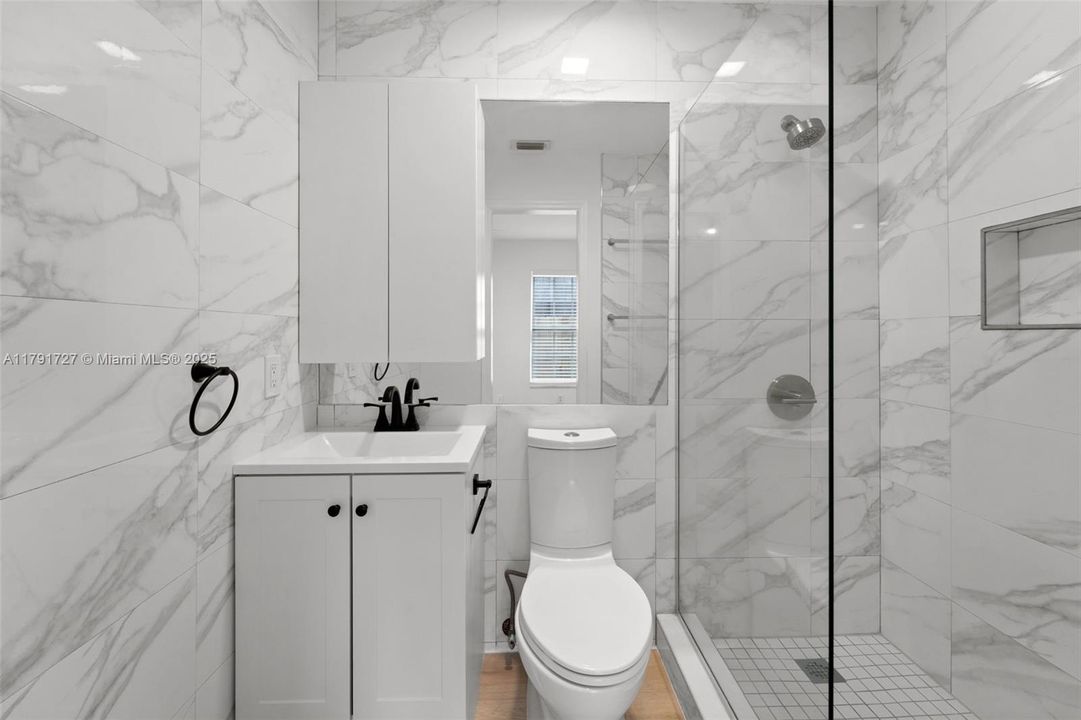 Recently Sold: $499,000 (3 beds, 2 baths, 991 Square Feet)