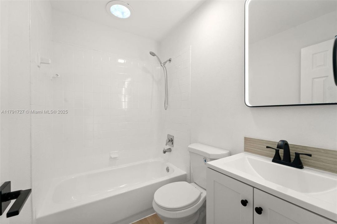 Recently Sold: $499,000 (3 beds, 2 baths, 991 Square Feet)