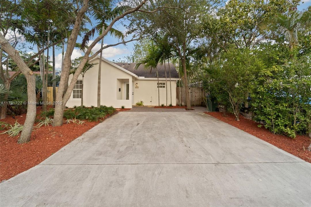 Recently Sold: $499,000 (3 beds, 2 baths, 991 Square Feet)